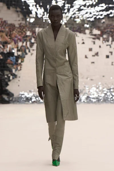 Look 10
